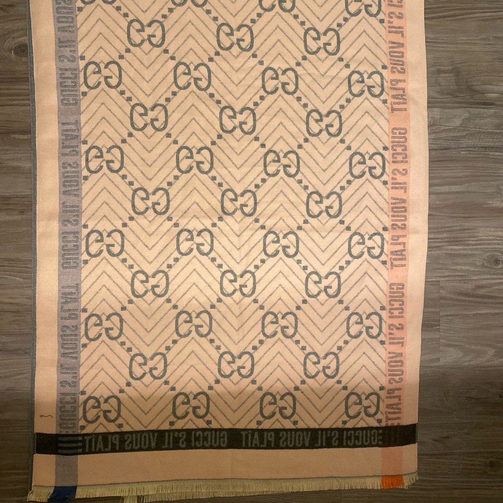 Gucci Pink and Grey Scarf